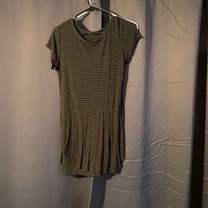 Green and black short sleeve long tshirt